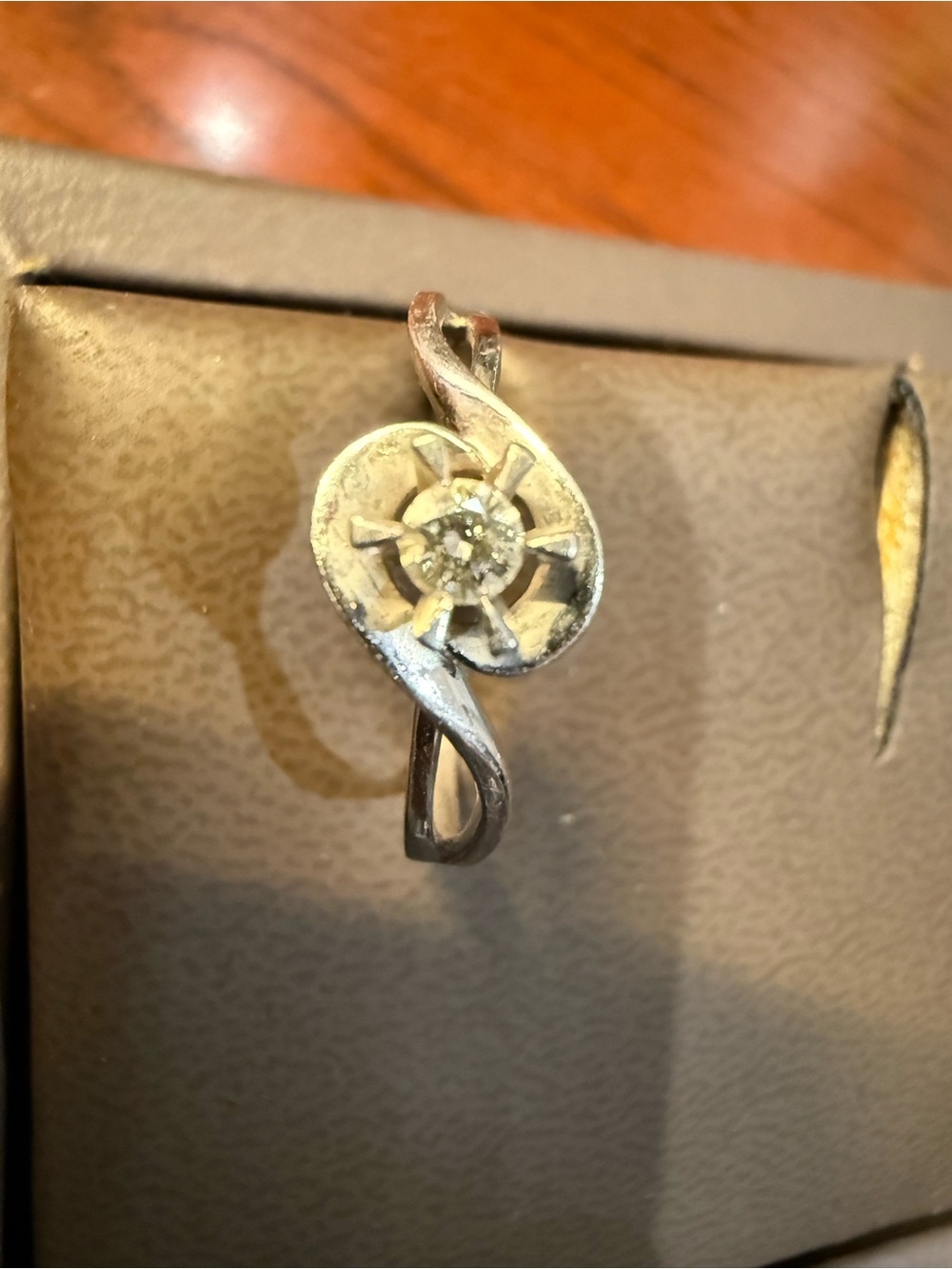 Diamond Floral Twist Ring 18k white gold